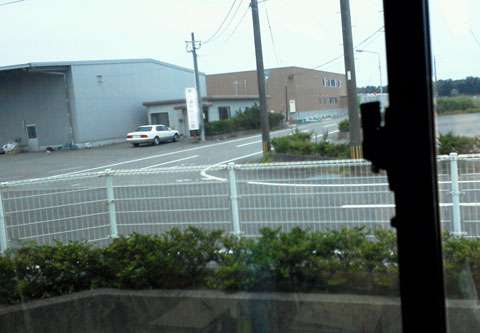 チ チ